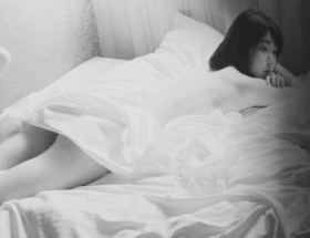 HKT48宮脇咲良 バカ売れ初写真集にノーパン“児童ポルノ疑惑”