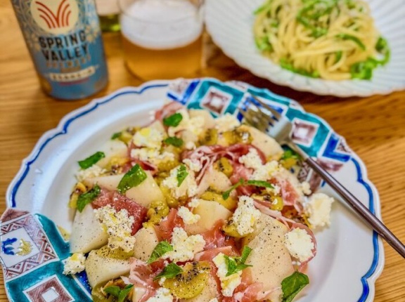 自宅めし　梨とキウイのカプレーゼ