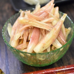 強烈な風味♪ミョウガの梅肉和え