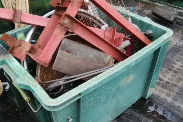 猫のラーメン屋さん、今は焼き芋屋さん、山田三毛猫 - 猫のバイクいじり