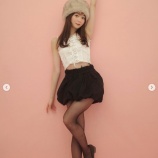 『[イコラブ] 大谷映美里、黒ストッキングで美脚全開 3パターンのオフショットに「どれも可愛すぎ」「スタイル抜群」と反響』の画像