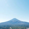 富士山スタッフ「午後4時から午前3時まで通行禁止です富士山は夜散歩するところではありません」登山客「それ法律ある？」