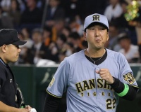 藤川球児、村上にキレる『村上は6回まで行きましたから』『竹丸投手が素晴らしかった、また次の対戦でね』