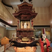 山車紹介【半田市 上半田 南組 福神車①】 : 神社前2F特設祭事場