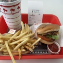 【イン＆アウト・バーガー】、ワシントン州１号店！有名人が自発的に支持表明するＰＲ？