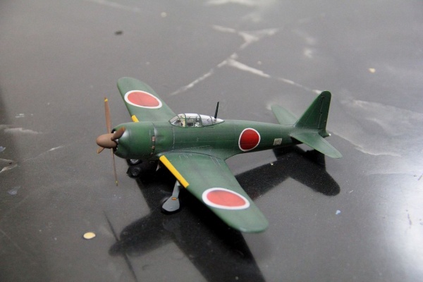 完成品 機甲の城 1/72 キュベレイ 1100個限定クリア 専用台座付き 完成品 機甲の城 1/72 キュベレイ 1100個限定クリア 専用台座