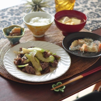 昨日の朝の夫婦の会話（結婚31年目）とセロリと牛肉の炒め物で晩ごはん