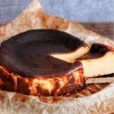 にゃんず新年のご挨拶と、とろっと食感【基本のバスクチーズケーキ】