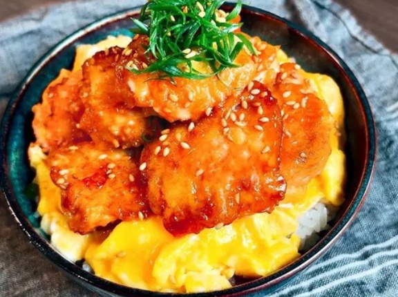 【鶏むねはテカってナンボ！白米ドロボウすぎるめちゃうまレシピ4選】「作り置きにも最高！」「鶏むね肉が別人級のしっとり感」