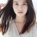 齋藤飛鳥に続き今田美桜も…　16万円超高級下着をチラ見せの“見せパン”ブームが賛否