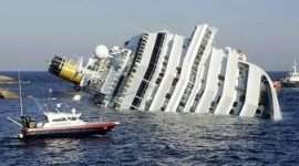 イタリアの豪華客船座礁…救命ボートに殺到するなどパニックに