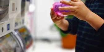 一回だけって約束で息子にガシャポンやらせてあげて、「二回はだめだよ、もうお金無いからね」って言った結果…