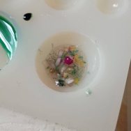 うだるような暑さからのオアシス。と、緑のキューブ水中花つくりました。