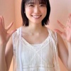 丹生明里のグラビア