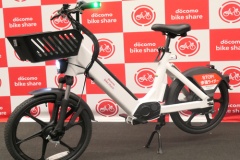 ドコモ、ペダルを漕がない電動モビリティ　歩道走行不可・免許必須
