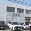 郵便局のEVオートバイ28台全焼、リチウムイオン電池の充電中に出火