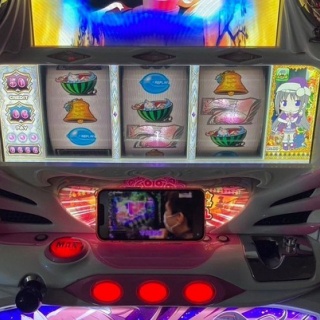 スマホ見ながらスロット打つ行為にキレてる人ってヤバい奴多そう