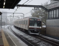 『11月の降雪が57年ぶりどころか記録史上初の積雪の今日の東京』の画像