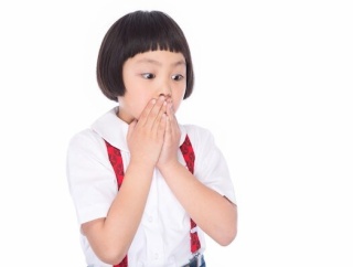 子供のころ公園で遊んでたら大型犬2匹連れた大学生くらいの男女が散歩しにやってきて、入ってくるなり…
