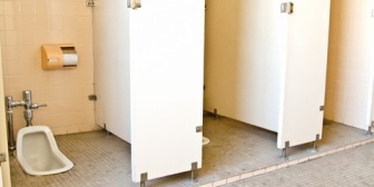 観光地でおなかが痛くなってトイレに行ったら…　私「えっ何これ…」