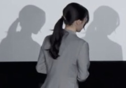 【速報】谷口愛季さん、パツパツのスーツで『線』がくっきりと・・・