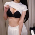 【画像】おっぱいピアノさん、ピアノを捨て脱ぐｗｗｗ