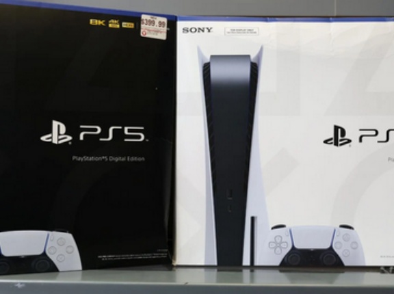 PS5ってあとふた周りぐらいサイズ小さくして、ガワも四角にしてたらもうちょっとは売れてた