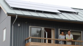 【話題】電線を引かない家を新築、太陽光と蓄電池で…「電力自給」で暮らす夫婦