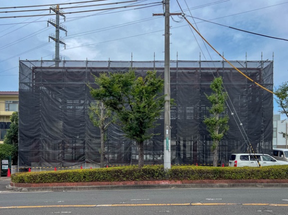 浦堂につくってる建物は「東田獣医科ウェルネスセンター」みたい。名神町からの移転。11月頃完成予定