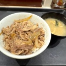 牛丼の価格高騰と世界の牛肉戦争：1000円時代到来か