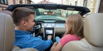 時々彼の車に乗せてもらうのですが、1年前まで付き合ってた彼女がこの車を運転した事があるなどと聞いて複雑な気持ちになりました…