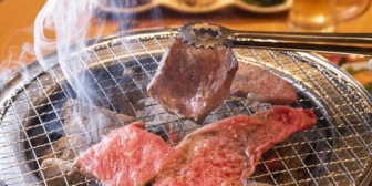 歳を重ねた私だけど今日が誕生日。嫁が何食べたいか聞いてくれて、焼肉と答えたら予約してくれたんだ