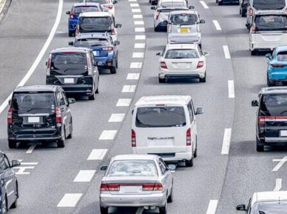 3大盆休みの害悪車「常時ハイビームマン」「車間ベタ付けマン」「法定速度絶対遵守マン」
