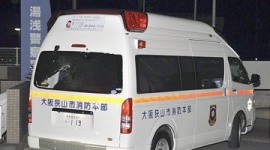 ４６歳男、ギターを振り回し救急隊員を追い回し、救急車を強奪