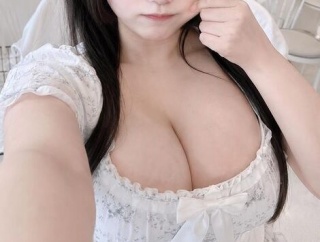 【画像】とんでもない地味爆乳メイドさん、見つかるwwwwwwwwwwwwwwwww
