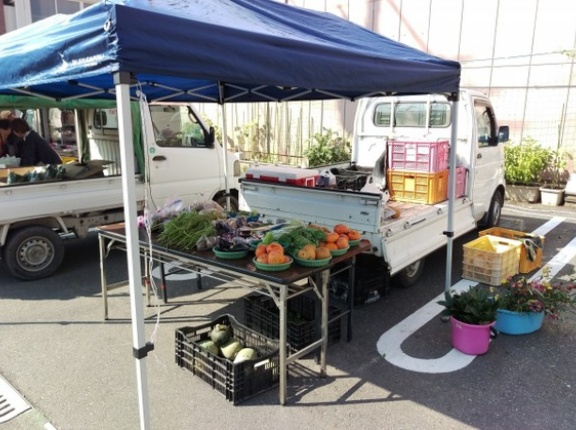 森本地区の新鮮な野菜&果物が買える！『森本駅東口もりえき広場』で『軽トラ市』『きらめきコンサート』開催。7月19日。