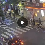 東京・歌舞伎町で約10人のグループが男性4人を襲撃して逃走→暴行の一部始終が撮影されてしまう・・・