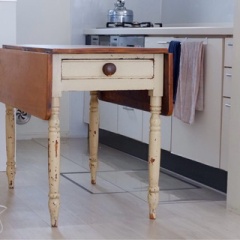 キッチンの風景が変わりました｜アンティーク作業台