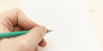 私が左利きなのを見て「親の育てが悪かったんだね。」と言うおばあちゃんの神経がわからない