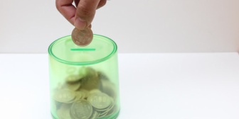 小遣いが月に1万。酒も煙草もやらないし使うと言えば缶コーヒー程度。そうやって貯めた78万が見つかって横領だの盗人だの罵倒された。