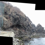 『神恵内村の火山岩の産状、大森トンネル北側坑口の水冷破砕岩』の画像