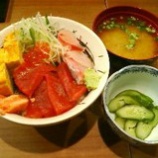 『新橋駅前ビル「半上野」五色生丼 800円』の画像