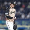 日ハム金子が緊急降板　下半身にアクシデントか