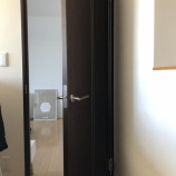 『キャンドゥ・家具や壁を傷つけないソフトタイプのドアストッパー』の画像