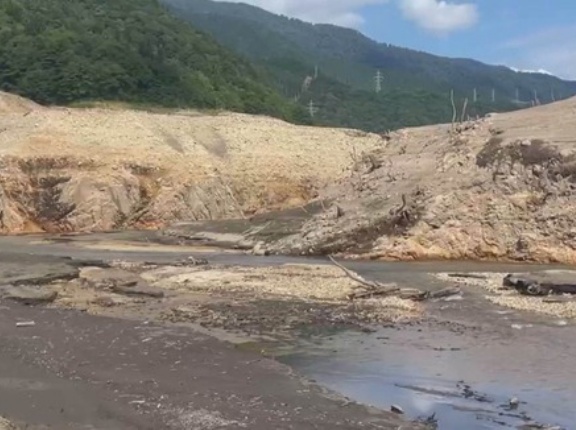 「水の王国」富山　水不足で取水制限　ダムの底見え　下流の地域では32年ぶり