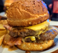 Public House Calm （パブリックハウスカーム）に大きいハンバーガーを食べに行ったよっと(愛知県 名古屋市 西区  庄内通駅)