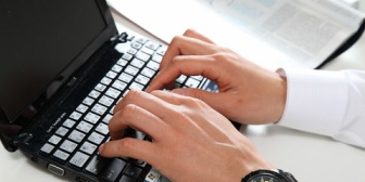 テレワーク中、嫁が邪魔をして仕事が進まない…自室が欲しいと痛感した。