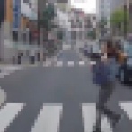 【動画】信号無視女、自分が悪いのに轢かれそうになって「キャーーーッ！！」と叫んでしまう