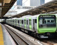 『山手線E235系第37編成と埼京線E233系の手歯止めと西武20000系の前照燈』の画像