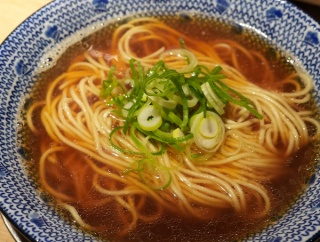 美野島【ニュー町中華酒場 本氣のビールと餃子ママ】で晩ごはん。【杏仁荘】【うちだ麺業】。